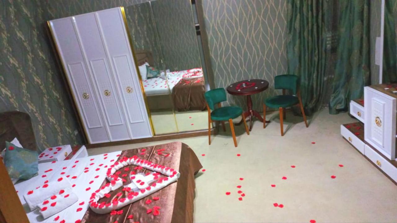 La Villa Hotel Old Bakoe Buitenkant foto
